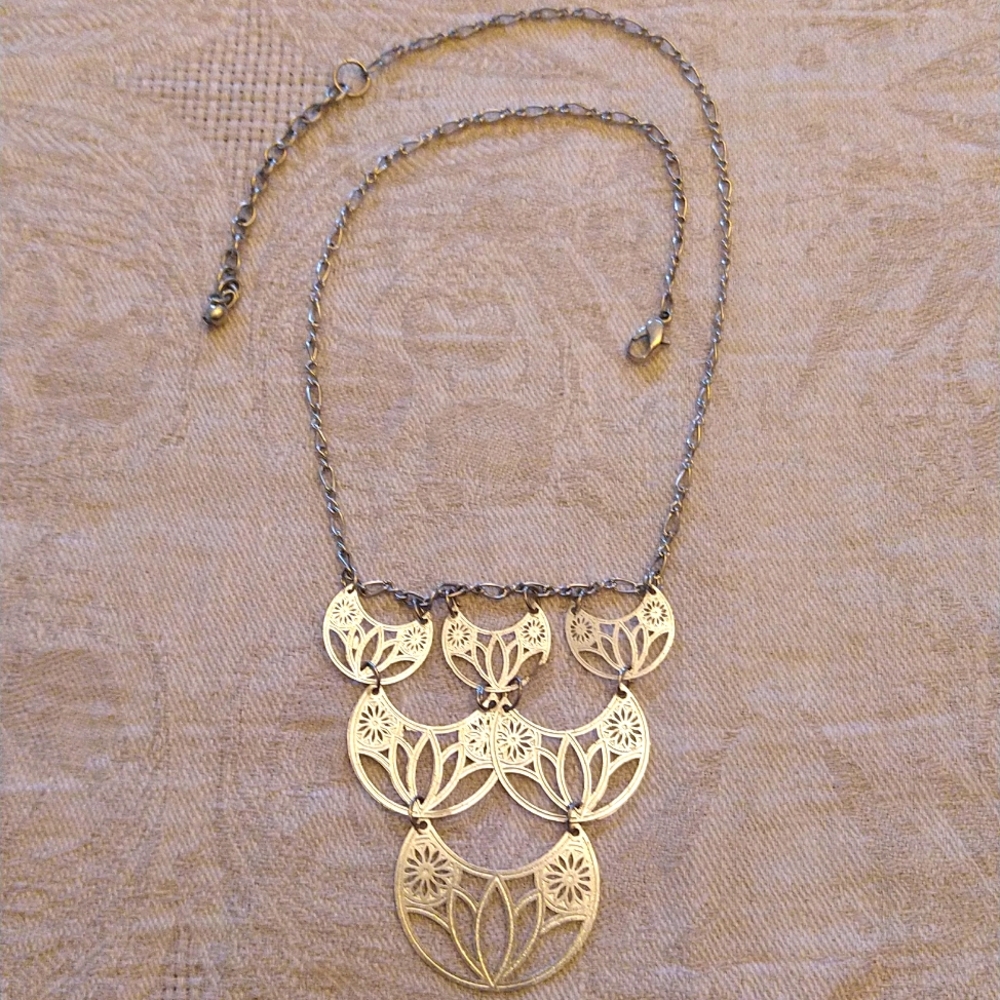 Statement necklace